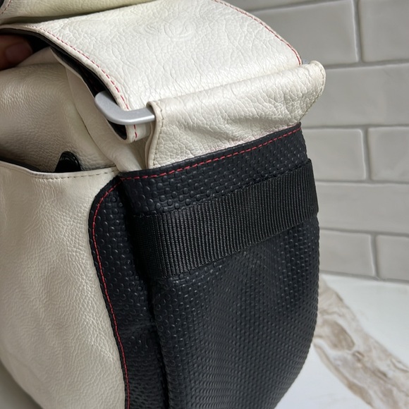 VGUC leather Bugaboo Bag for baby bottles, diapers - long wide adjustable strap - Picture 5 of 17